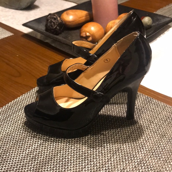 Heels - Picture 3 of 3